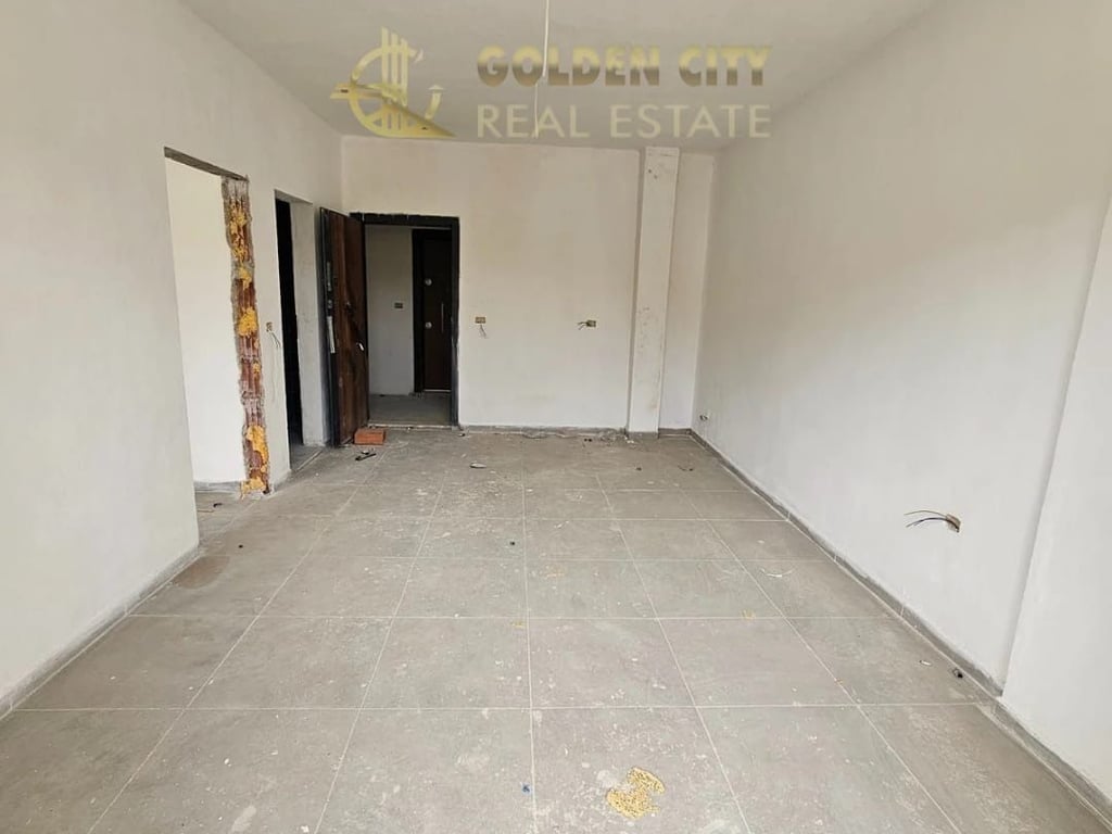 Shitet Apartament 1+1 