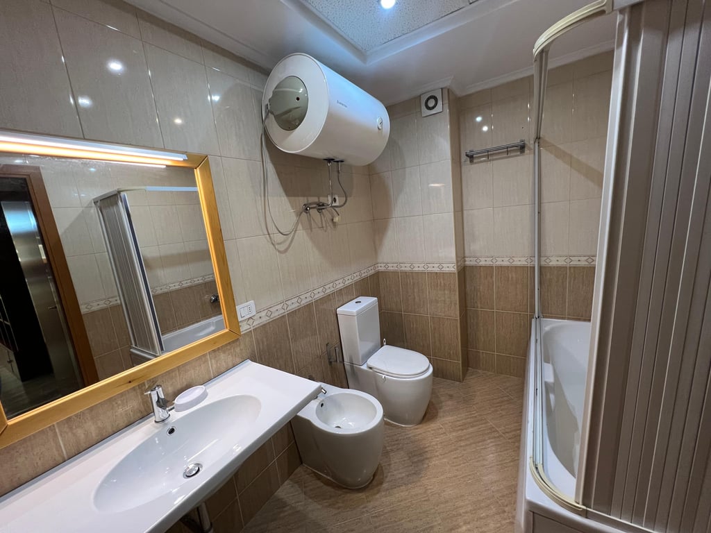 Apartament 2+1+2 me qira tek Komuna e Parisit, Prane Qendres Kristal