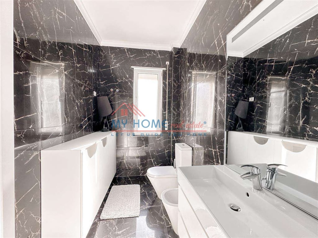 3+1 apartment with parking space for sale in Kopshti Botanik, Tirana.