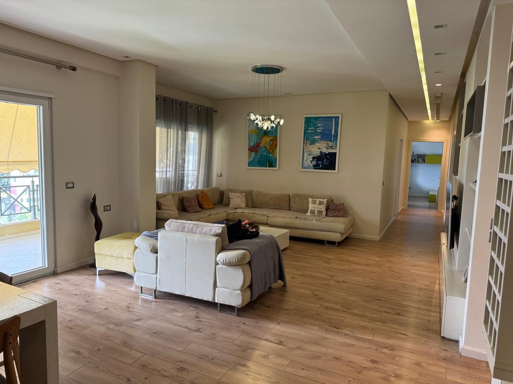 Shitet apartament 2+1+2 tek Kopshti Zologjik    