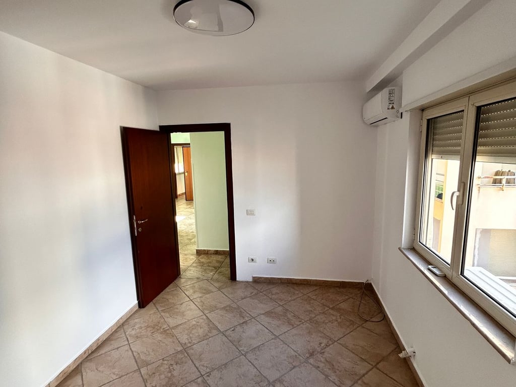 Affittasi appartamento 2+1 in Via Fortuzi.