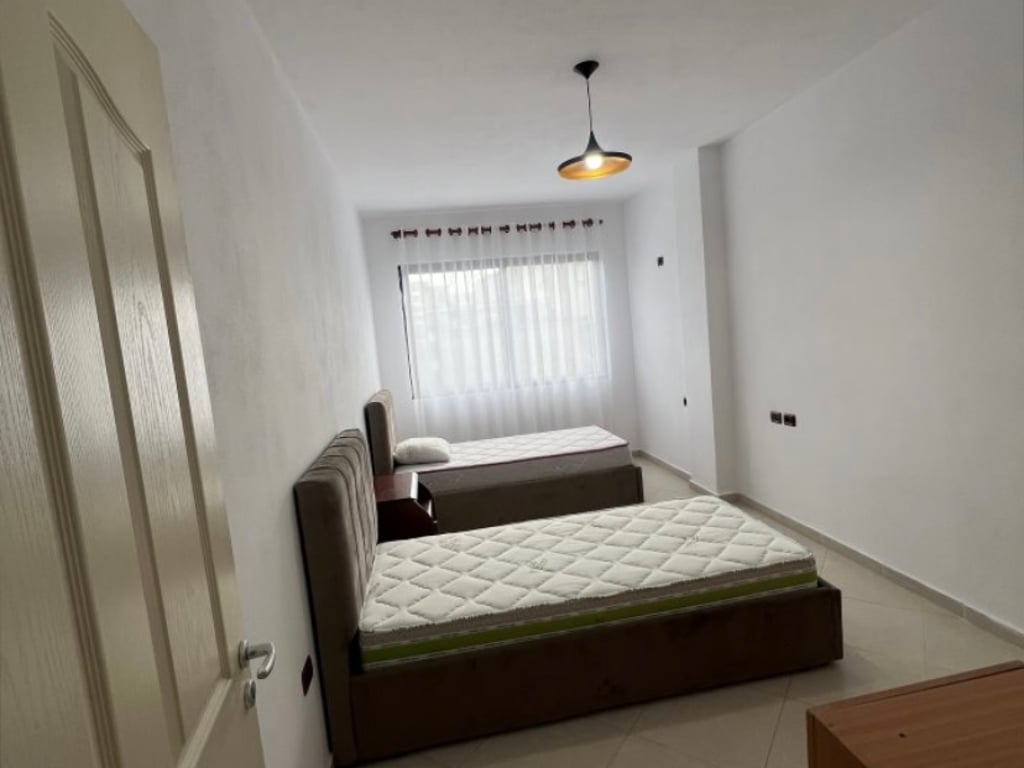 Tirane, jepet me gera apartament 2+1+Ballkon , 90 m? 500 € (Loni ligori)