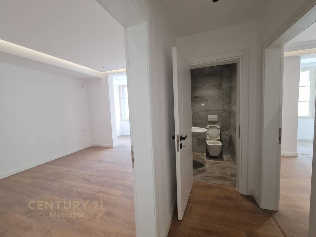 FOR RENT OFFICE SPACE 140M, BALLET SCHOOL!