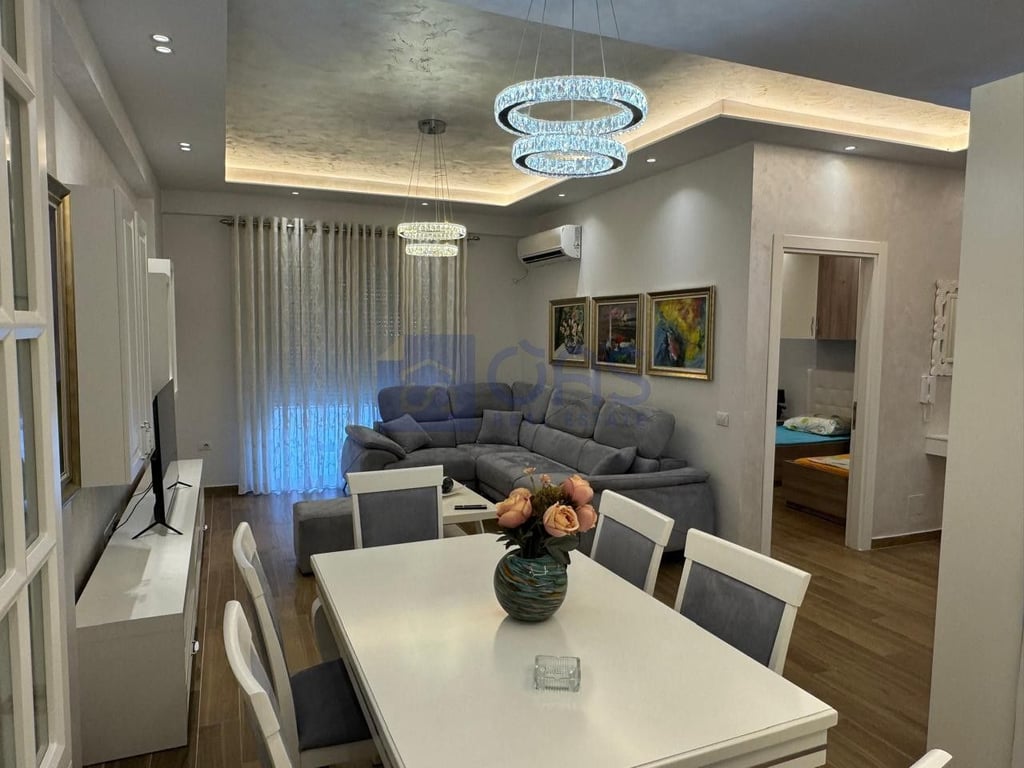 A 2+1 apartment is for rent on Kavaja Street for 600 euros.