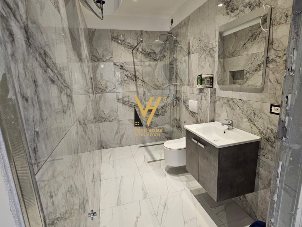 JEPET ZYRE 120 M2 ME QERA TE ZOGU I ZI 1.400 EURO