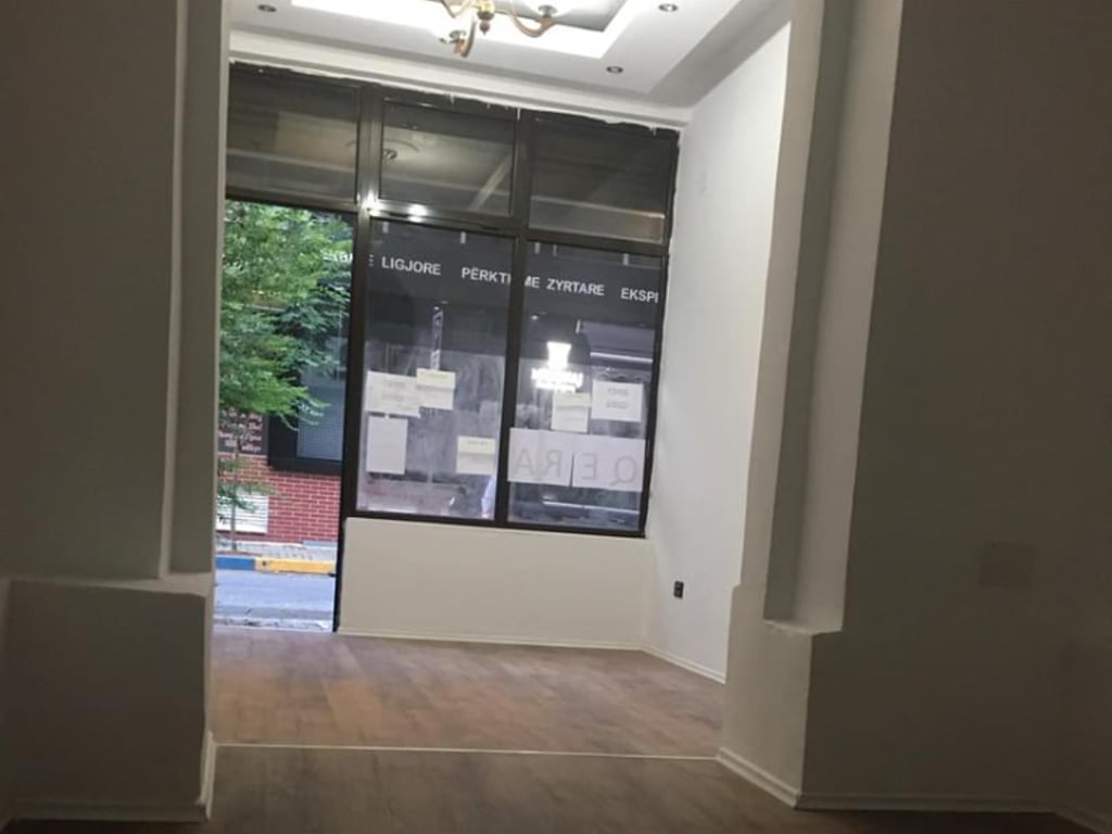 Shop on Durrës Street opposite the old mill café, 100m2.