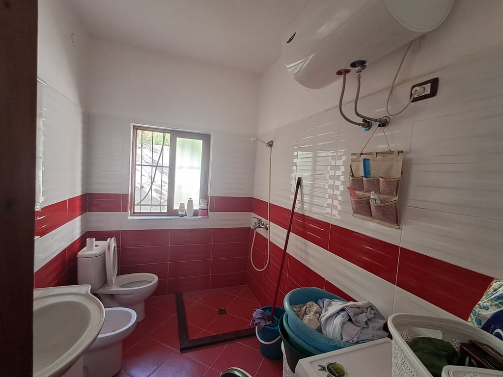 Shitet apartament 3+1 + garazh te Kodra e Vilës!