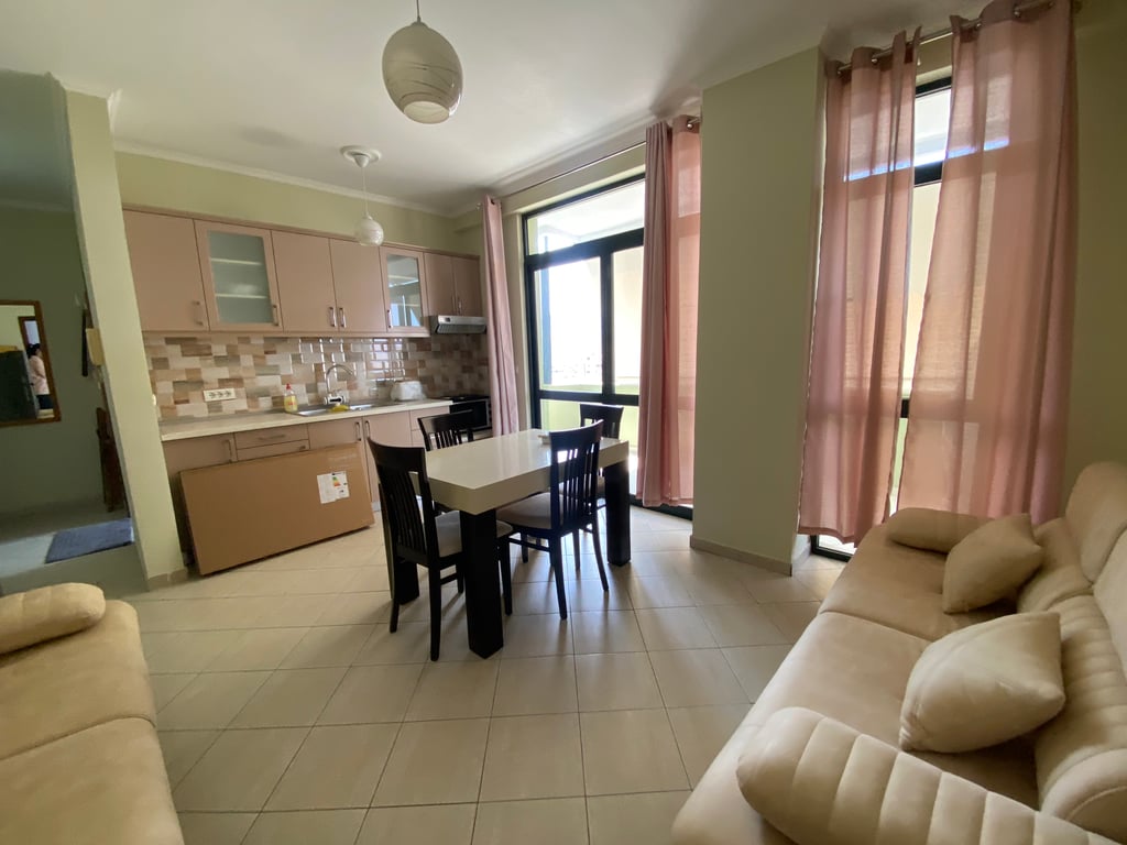 Jepet apartament 1+1 me qira tek ish ekspozita