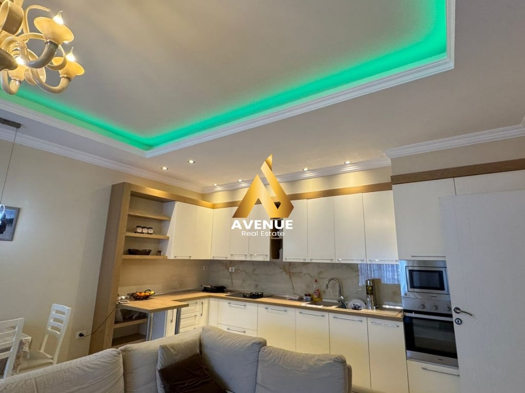 SHITET APARTAMENT 3+1+2, I MOBILUAR, LIQENI I THATE, PRANE HOTEL RADISONIT, TIRANE