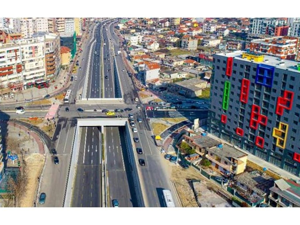 SHITET DYQAN KOMERCIAL NË ASTIR, ME CMIM OKAZION