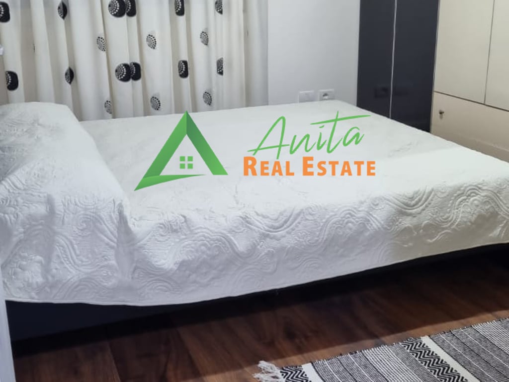 Komuna e Parisit ofrojme per qira apartament 1+1