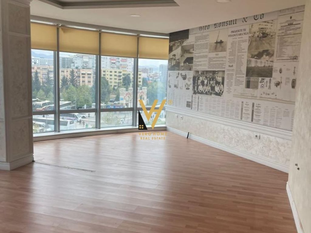 AFFITTASI AMBIENTE COMMERCIALE DI 364M2 PRESSO LE CURVE DI KAMZA A 2.800 EURO