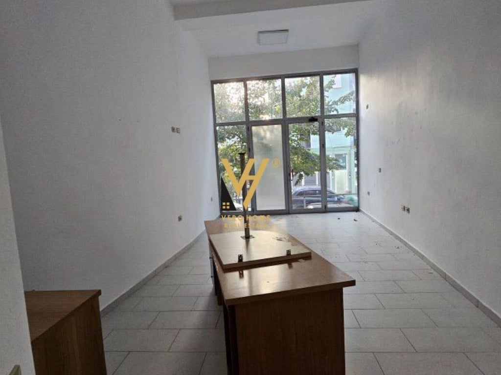 STORE FOR SALE 32 M2 ON MINE PEZA STREET 95,000 EURO