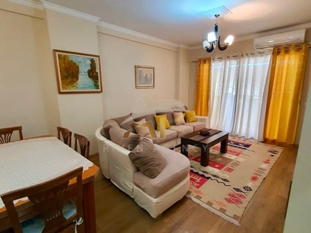 Jepet me qera apartament 2+1+2 i mobiluar prane Kompleksi Molla Astir