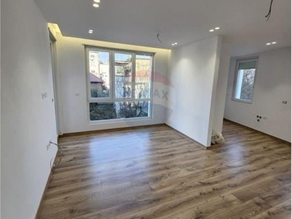 Jepet Zyre Per Qira Tek Rruga Elbasanit!!!