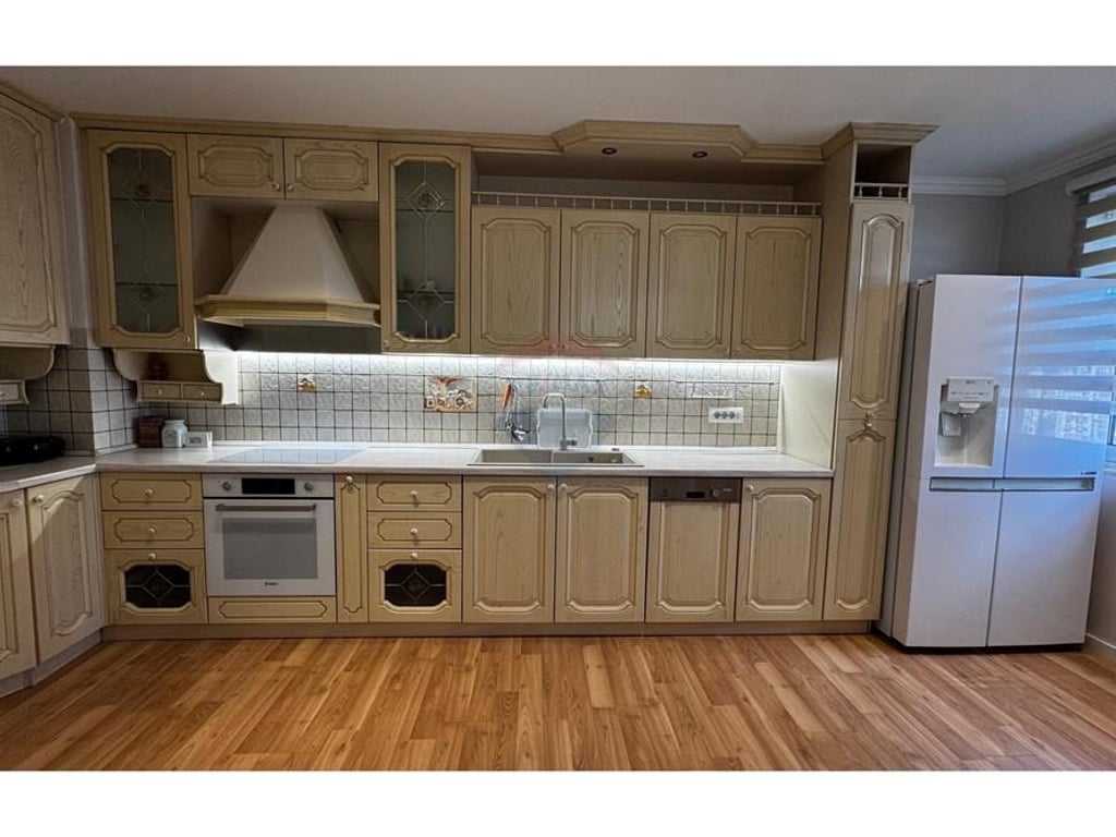 Apartament 2+1 per qira tek Liceu Artistik!