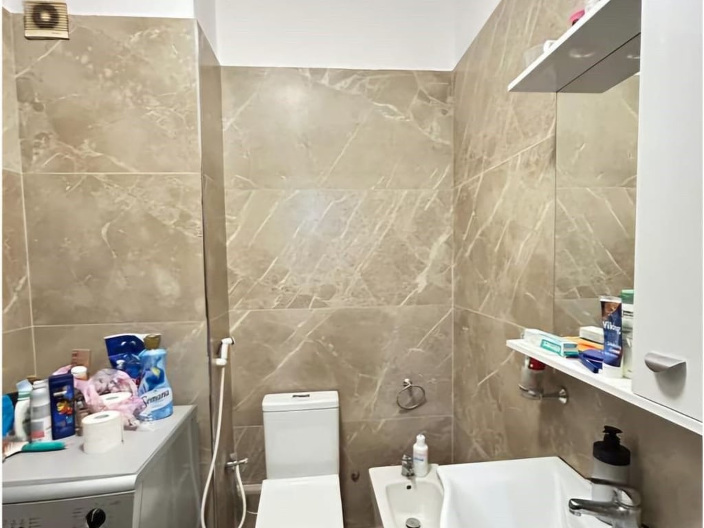 Apartment 1+1 for rent on Dibra Street 600 euros.