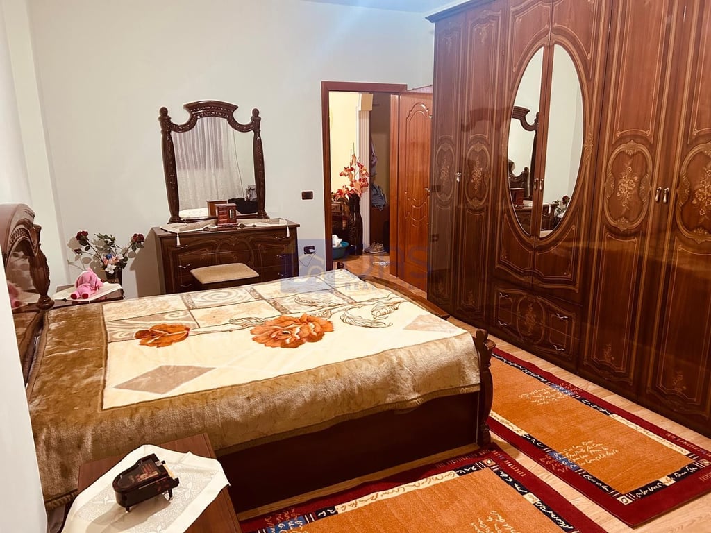 Jepet me qera apartament 2+1 tek Rruga Jordan Misja 430 euro.
