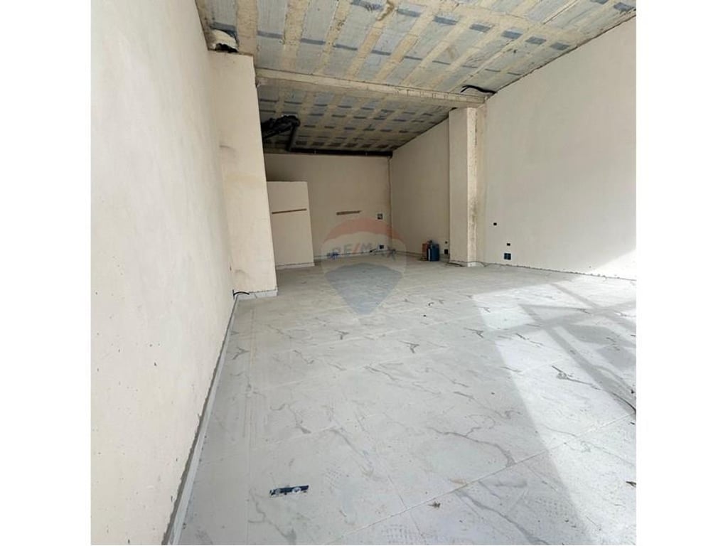 Commercial space for rent in Fusha e Aviacionit.