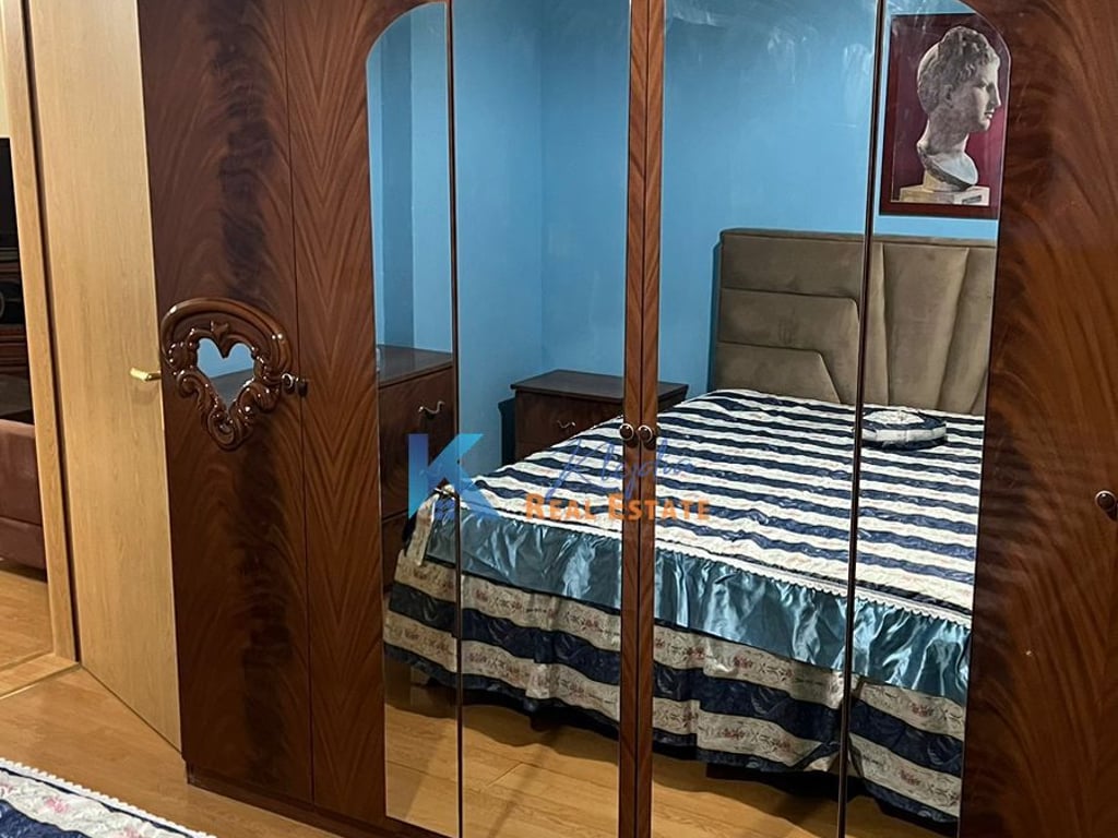 Apartament 2+1 per qira te Komuna e Parisit