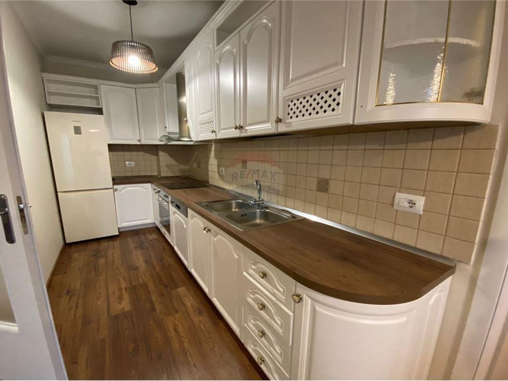 Apartament 2+1 me qira prane Librit Universitar!