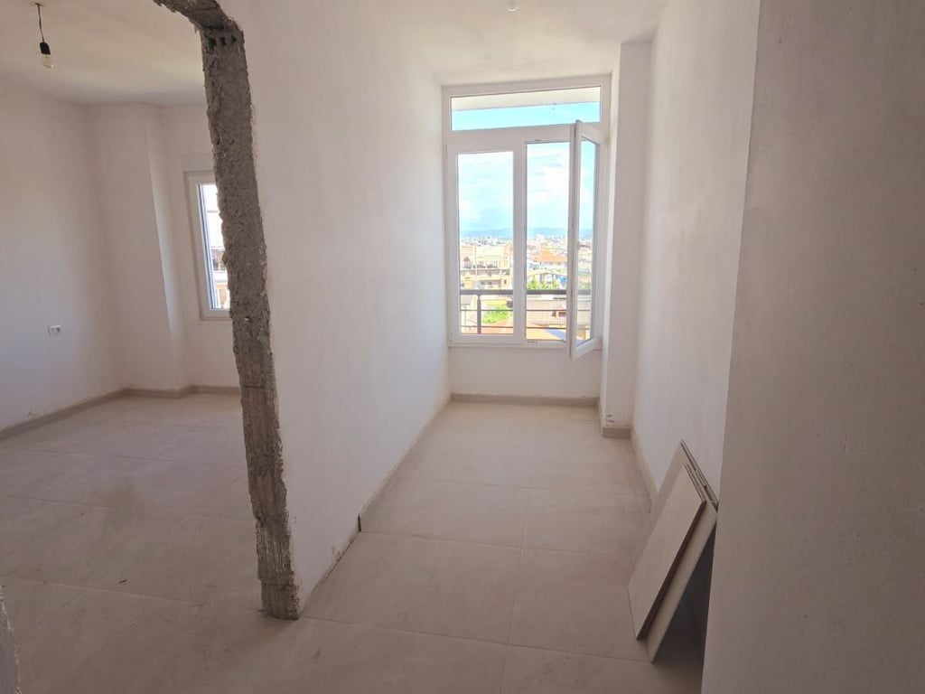 SHITET APARTAMENT 2+1 PRANE UJËSJELLËSIT , DURRËS 