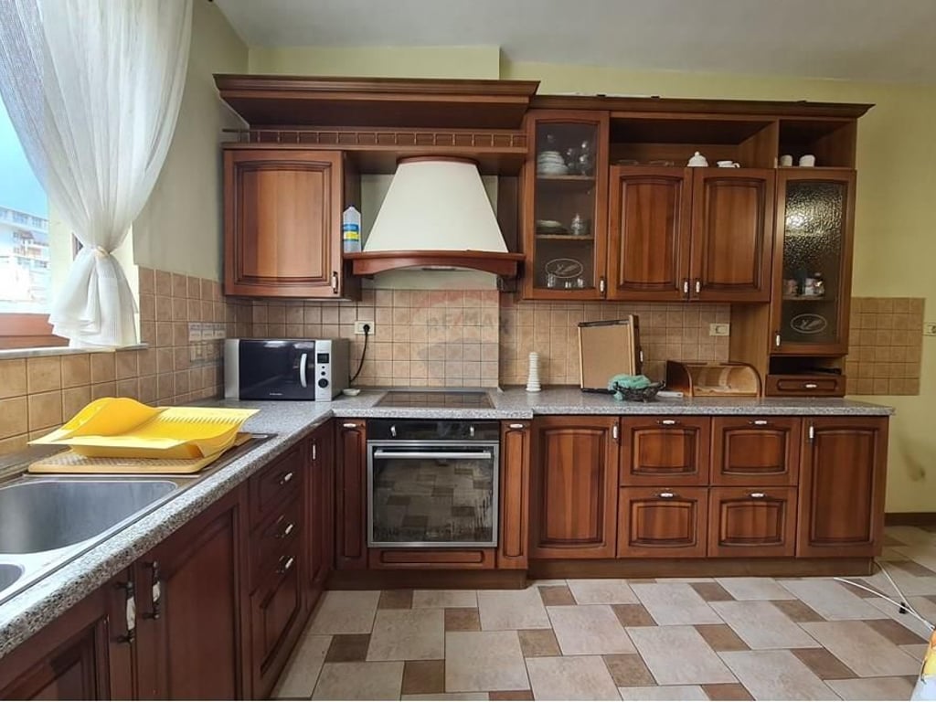 Appartamento 3+1+2 in affitto in via 21 Dicembre!