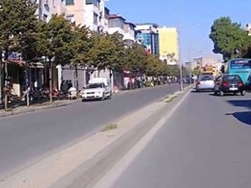 SHESIM TRUALL DHE SHTEPI PRIVATE NE RRUGEN BARDHYL!