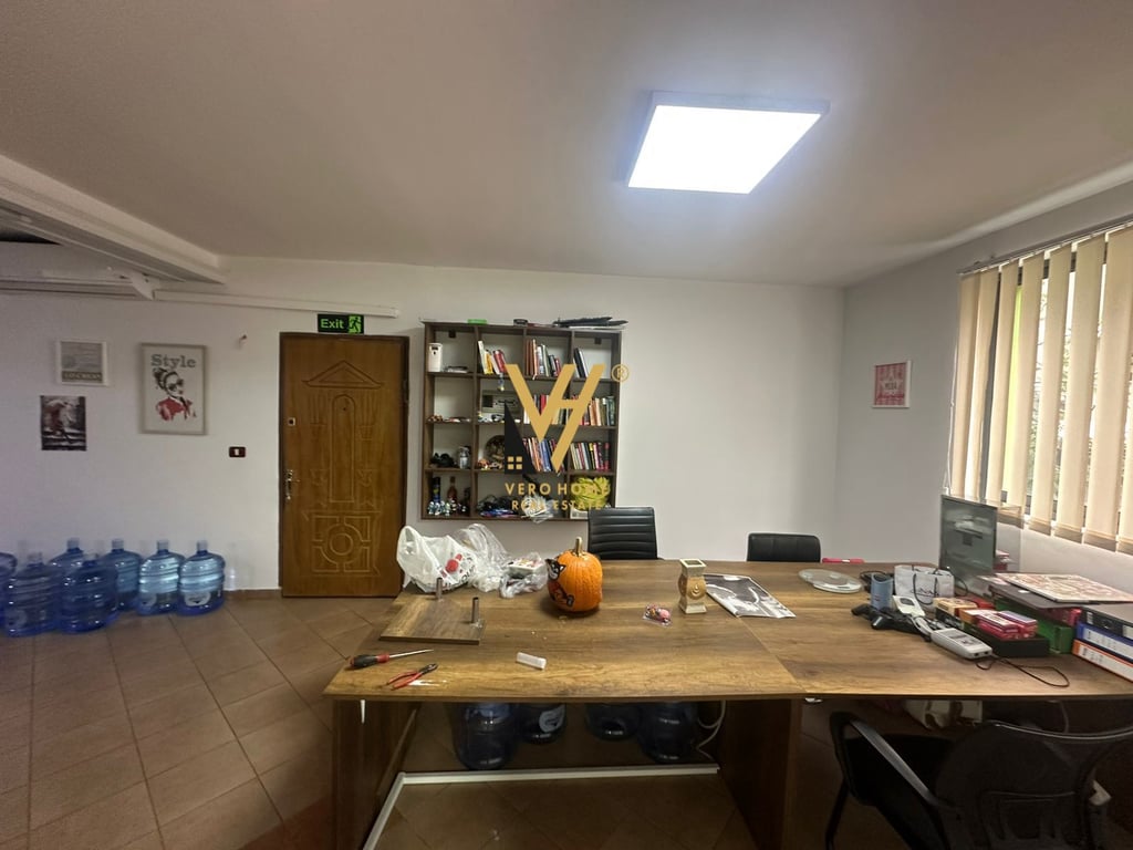 AFFITTASI UFFICIO 120 M2 PRESSO L'EX PARCO 900 EURO