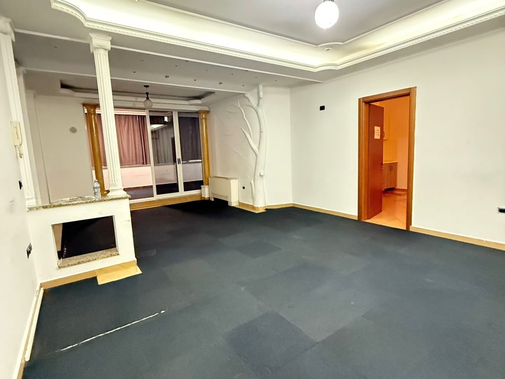 Ambient per zyra 5+1+2 ne Bllok