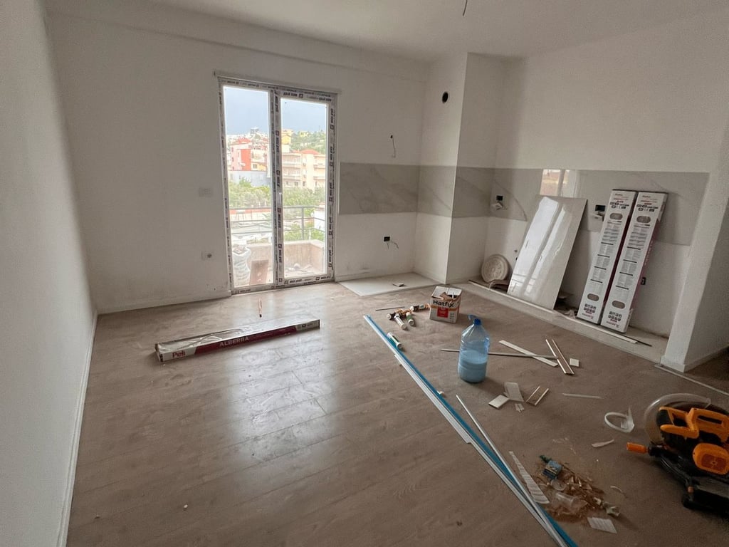 📣Shitet Apartament 1+1 te Xhamia e Selites🔑