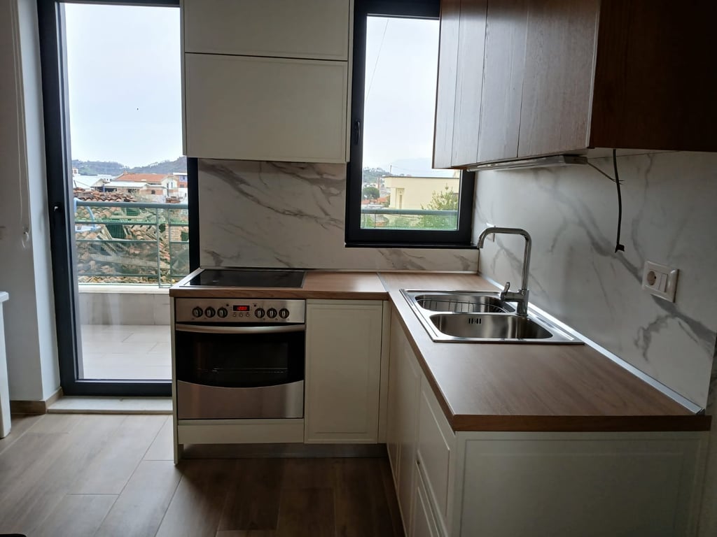 Jepet me qera hyrje 1+1 Kombinat