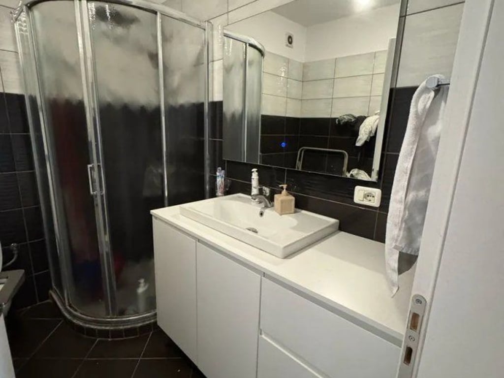 SHITET APARTAMENT 2+1 tek  VILA L ,ASTIR (e Mobiluar)