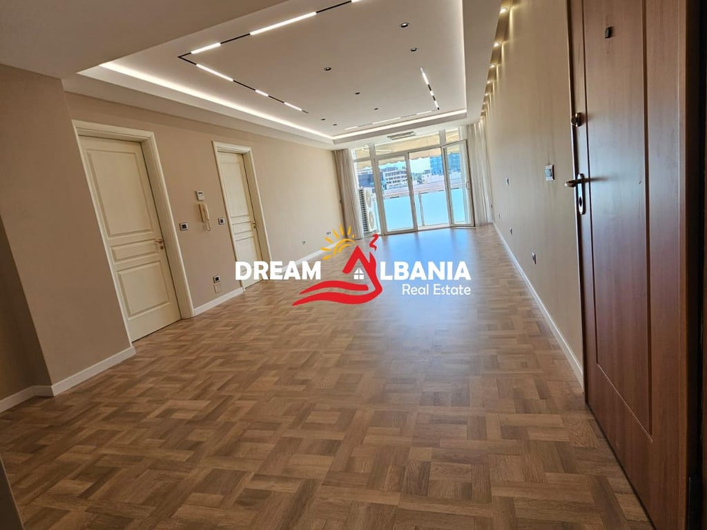 Jepet me qera ambient biznesi 3+1+post parkimi i perfshire ne Bllok prane Coin (ID 4231453)