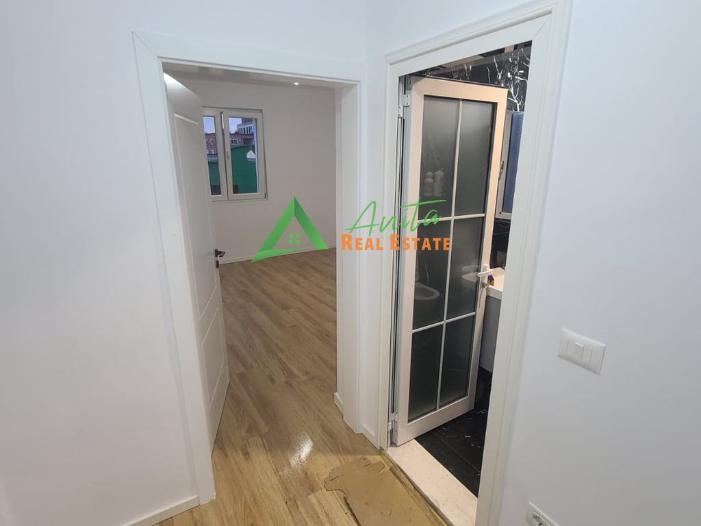 Rruga 4 Deshmoret ofrojme per shitje apartament 1+1