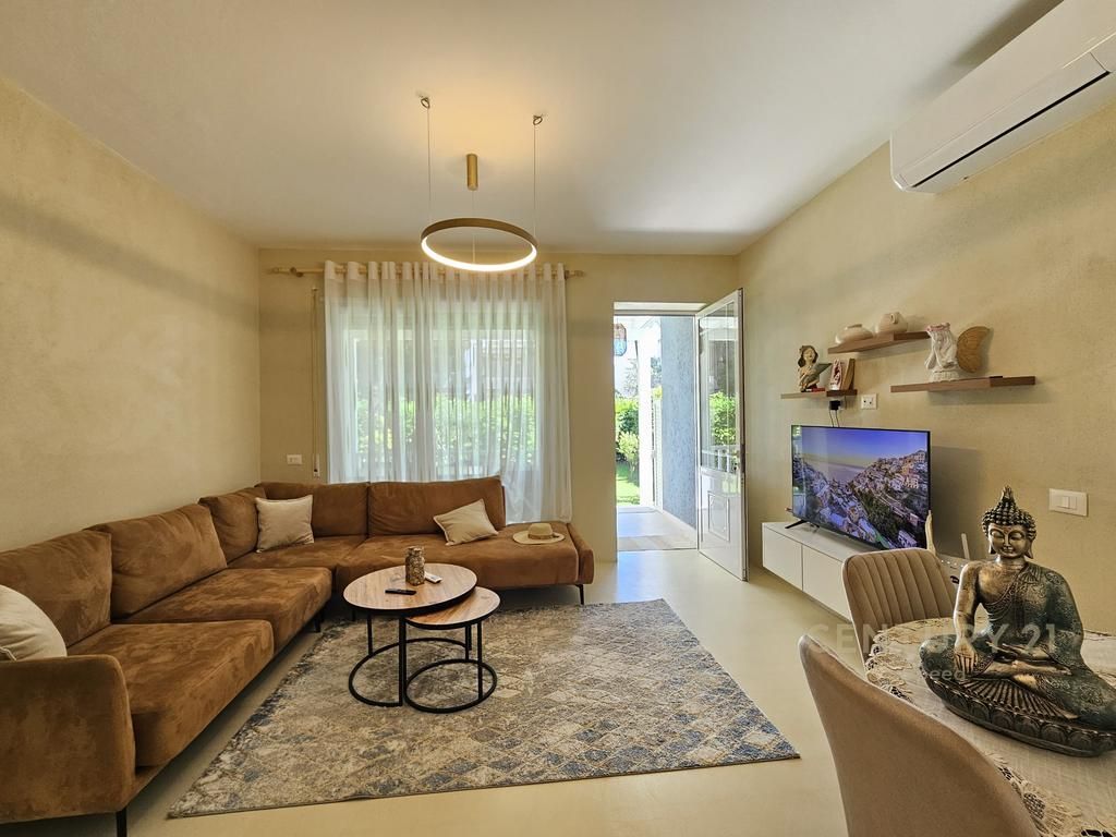 For sale Apartment 2+1 with Yard at Gjiri i Lalzit €295,000