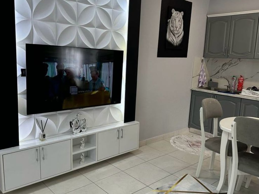 Private house for sale 1+1, former Shqiponja square.