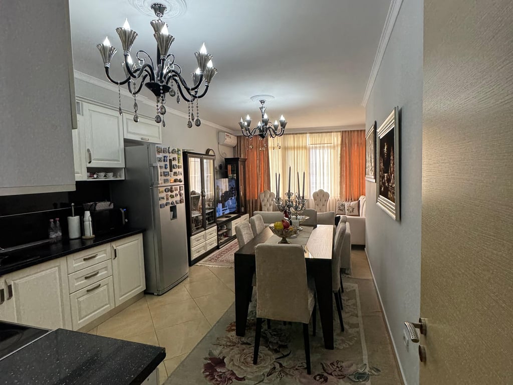 Super Apartament 3+1+2 - te rrethi Astir , mundesi ndarje .