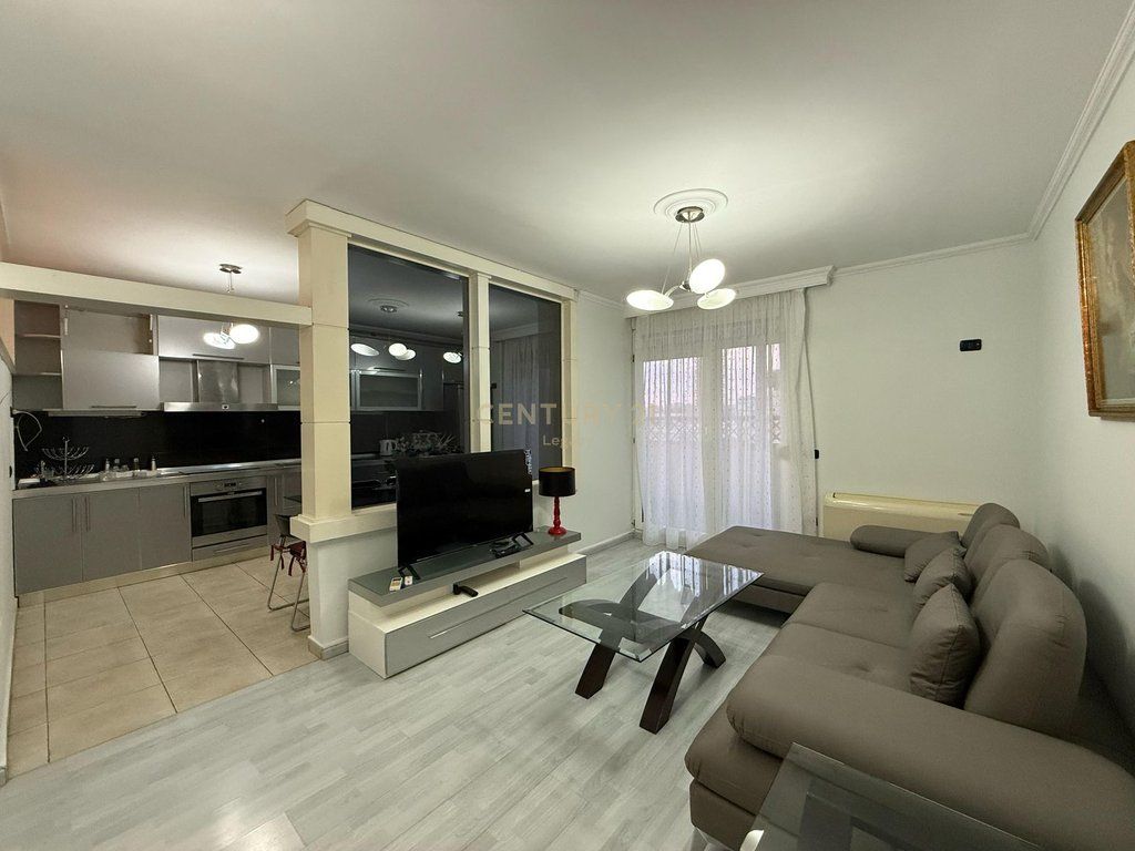 Jepet me qira apartament luksoz 2+1+2 tek Gjykata e Rrethit Tiranë 750 € /Muaj