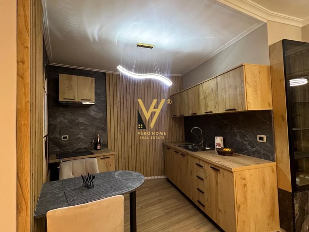 SHITET APARTAMENT 2+1+2 TE MYSLYM SHYRI 235.000 EURO