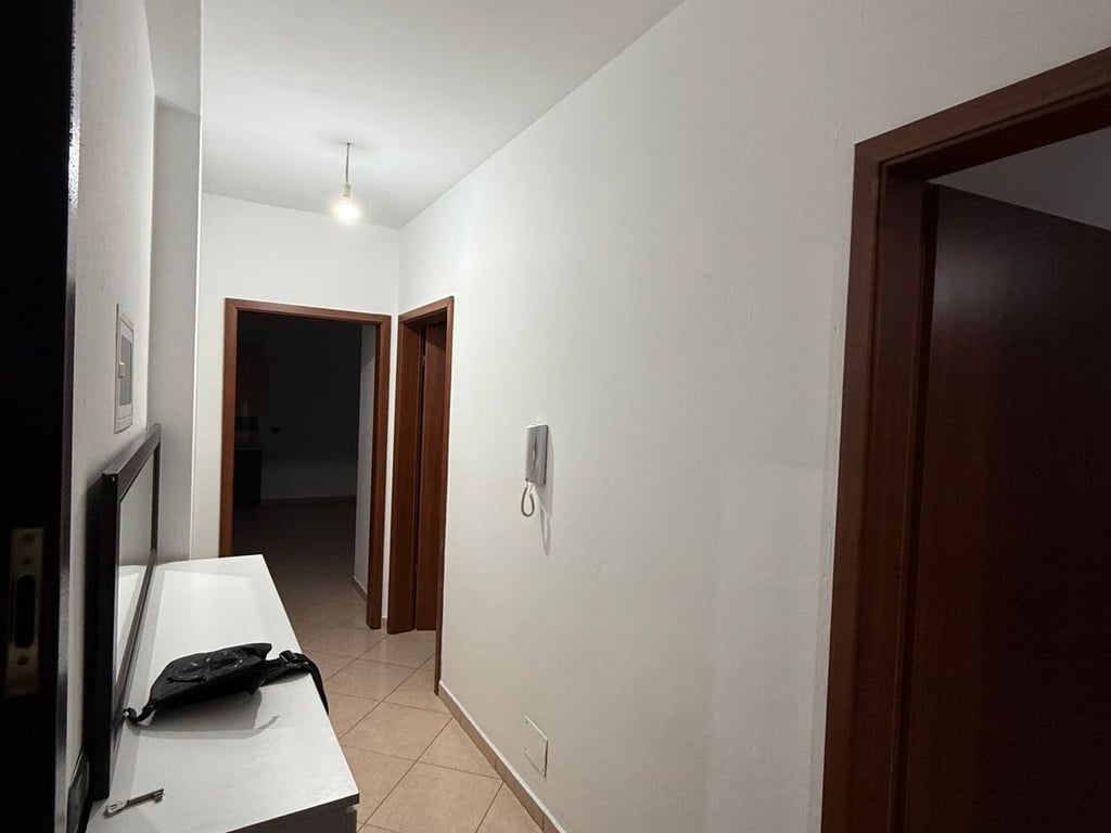 🏡 Vendesi appartamento 2+1 a Yzberisht