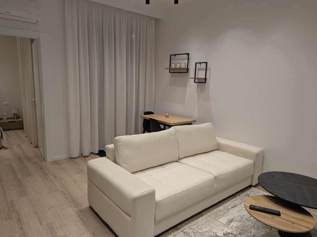 1+1, furnished, at the botanical garden, 500 euros.