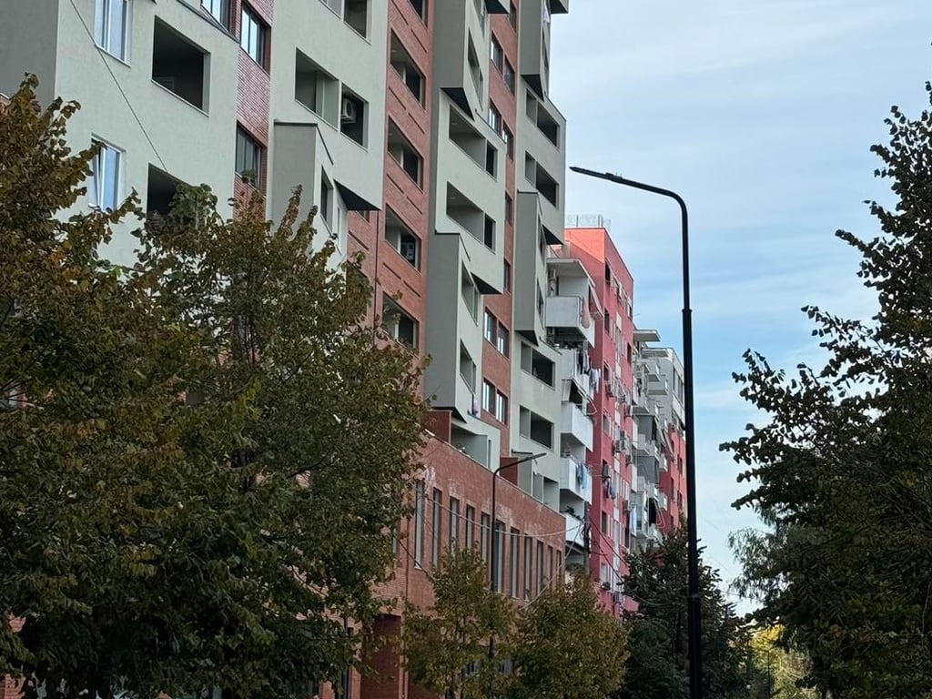 Vendesi Appartamento 2+1+1 Balcone