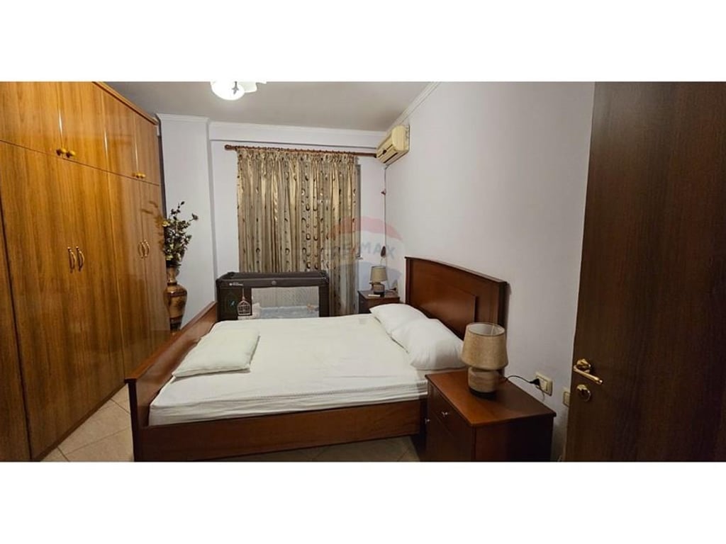 Jepet apartament me qira prane Bulevardit te Ri