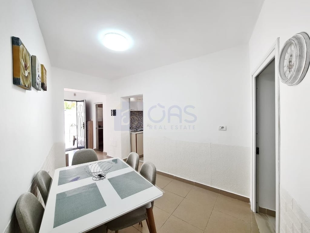 A private one-story house is for rent at Pazari i Ri.