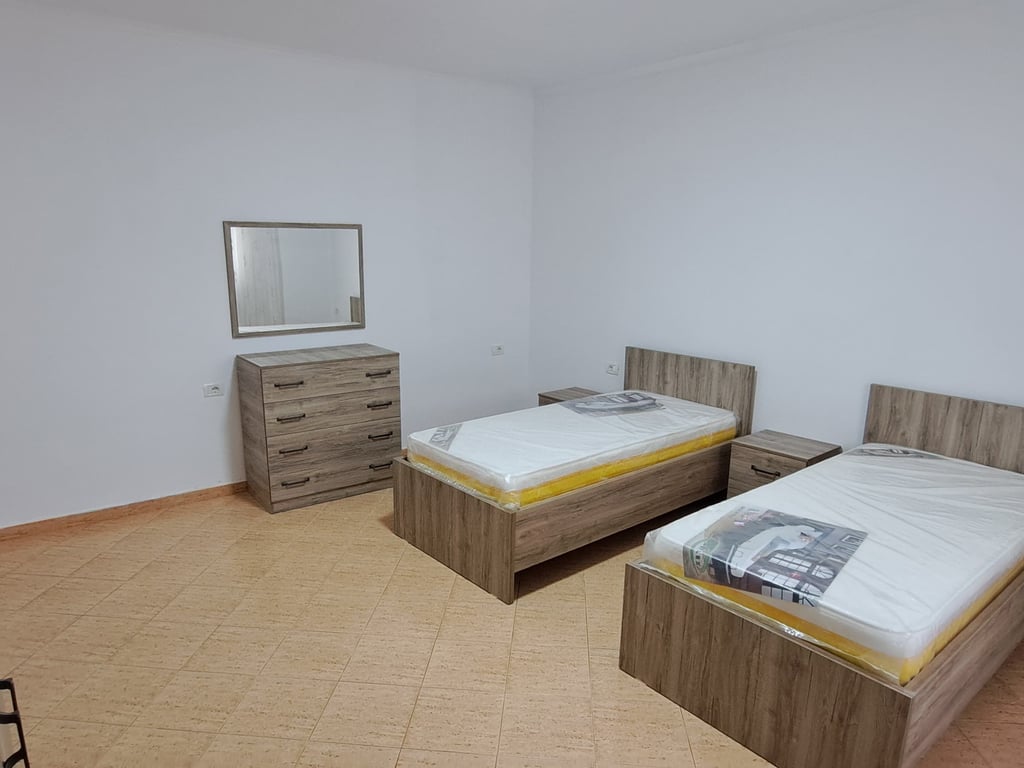 Affittasi appartamento 1+1, via di Dibra di fronte all'ospedale Madre Teresa 450 mila.