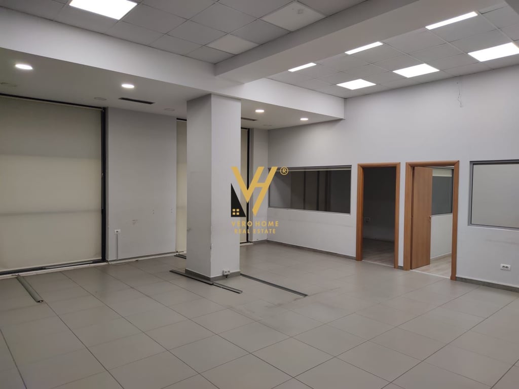 JEPET ZYRE 120 M2 ME QERA TE KOMUNA E PARISIT 1.200 EURO