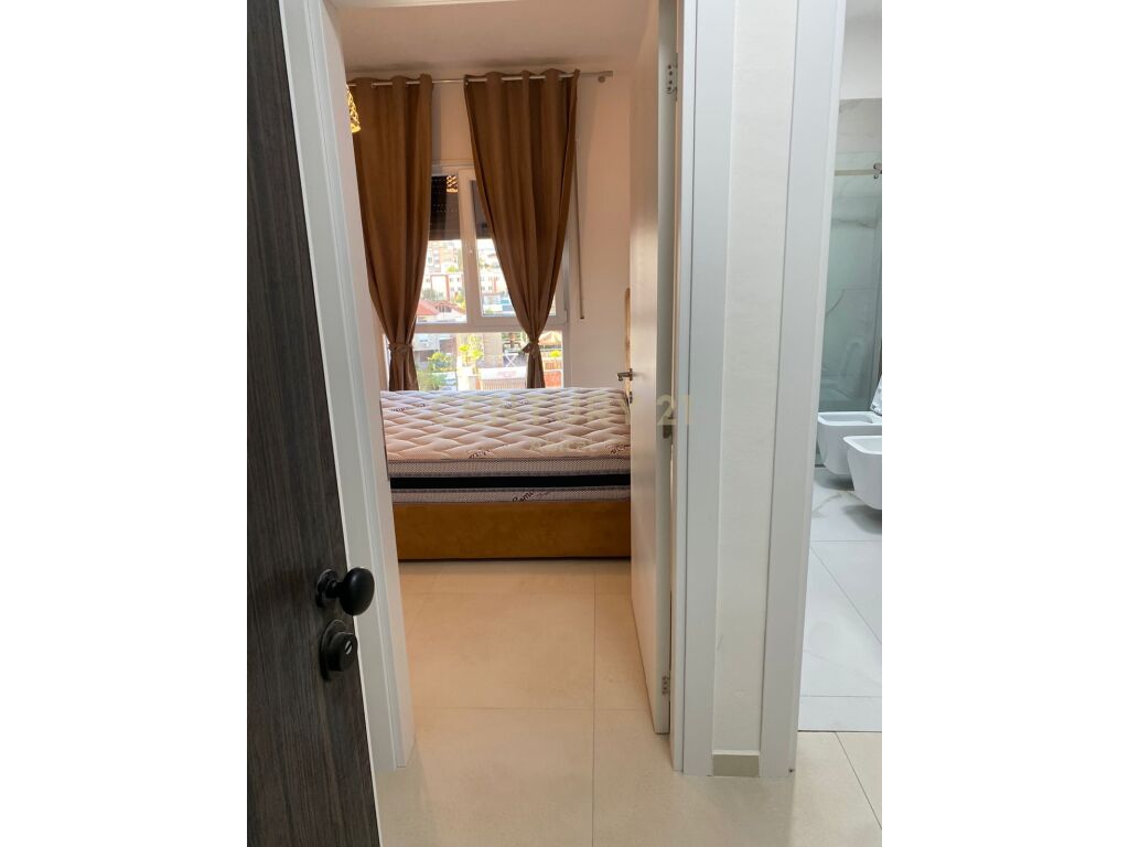 APARTAMENT 1+1 plus POST PARKIMI ME QIRA, XHAMLLIK