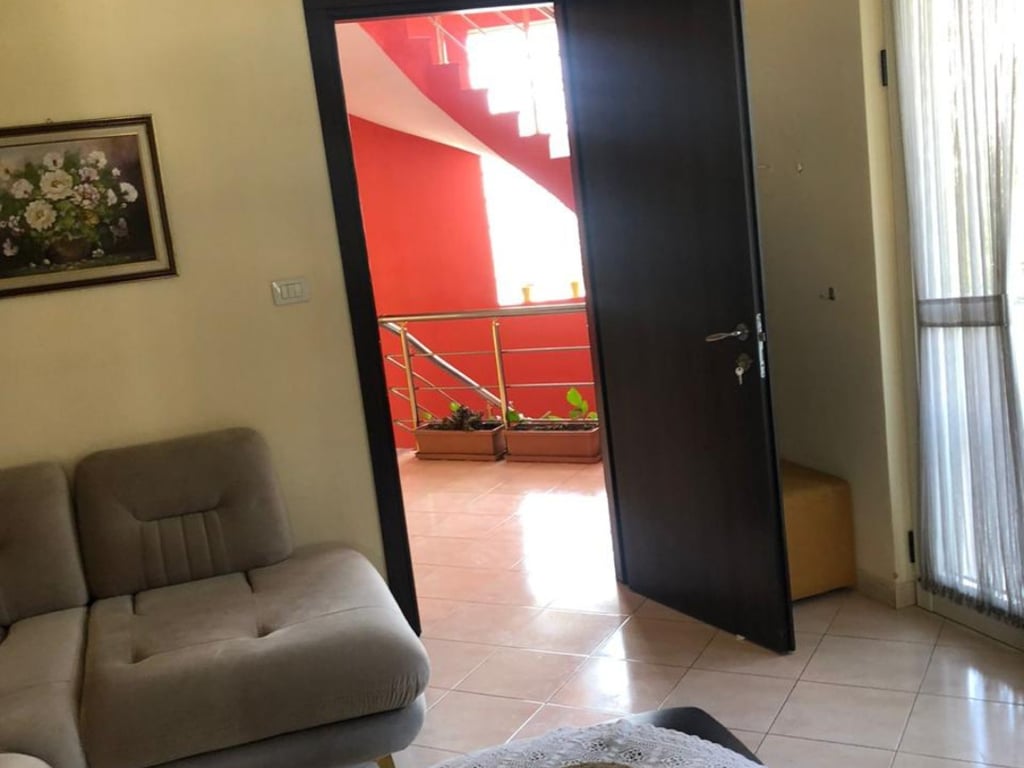 Villa a tre piani in affitto alle Ville Tedesche.
