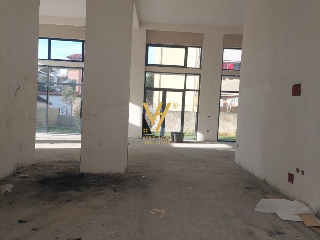 FOR SALE SHOP 500 M2 ON JORDAN MISJA STREET 750,000 EURO